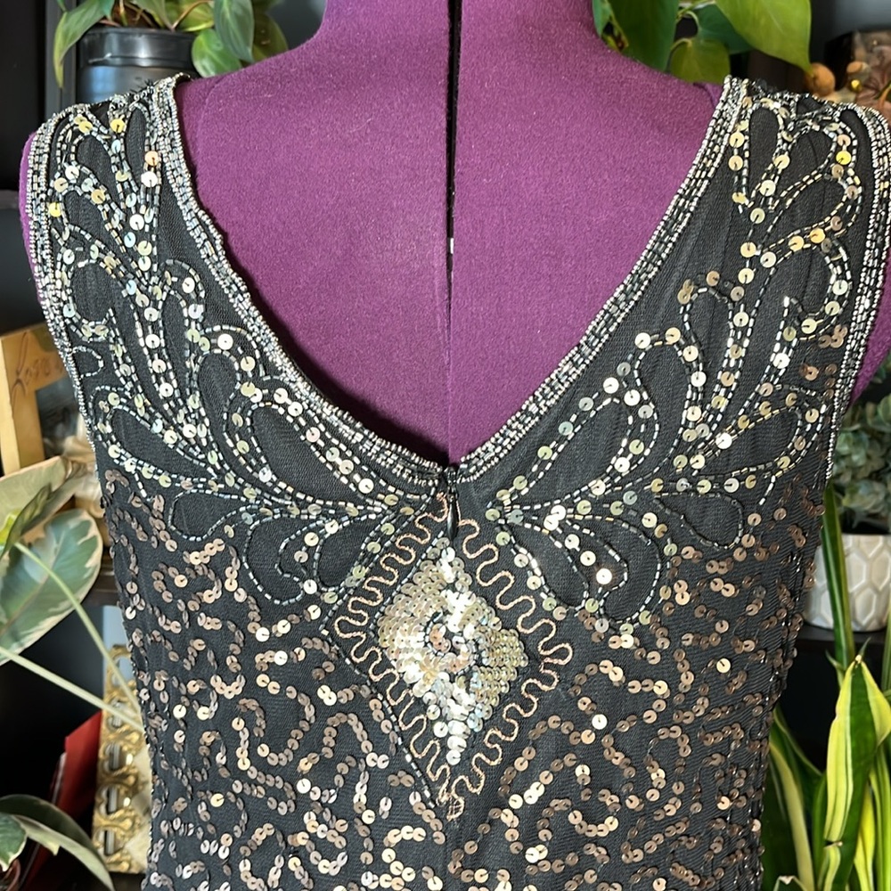 Pisarro Nights Elegant Sequin and Beaded Embellished Sleeveless Dress - Picture 4 of 14
